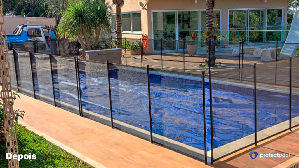 piscina com capa térmica e cerca removível
