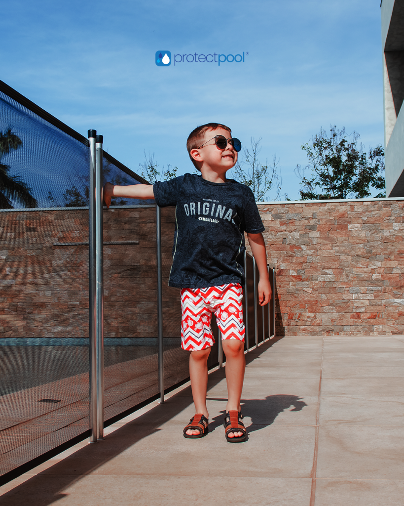 criança empurrando cerca Protectpool